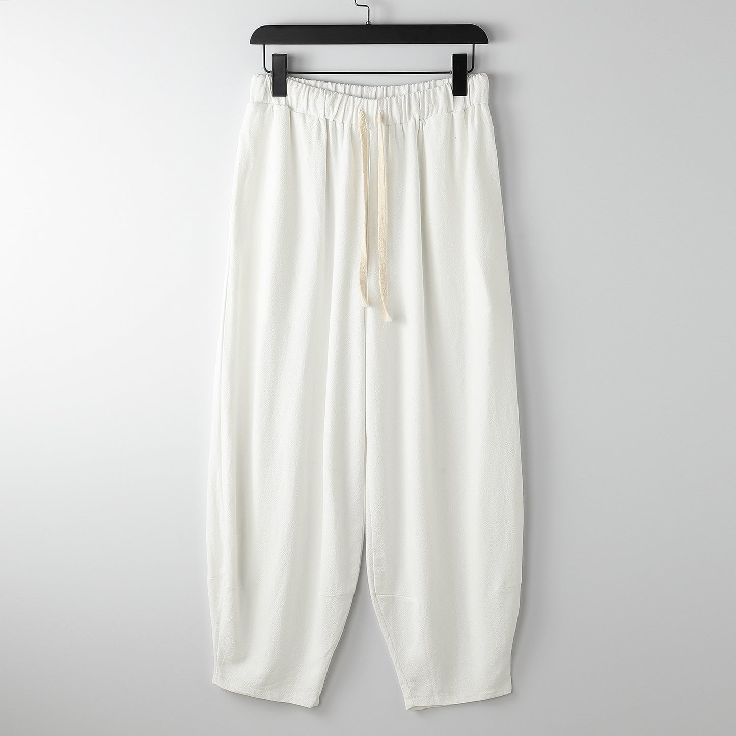 Lösa harembyxor med knutna ben för överviktiga män