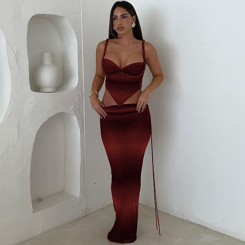 Cool kontrastfärgad linne med sexig smal passform och knuten kjol för kvinnor