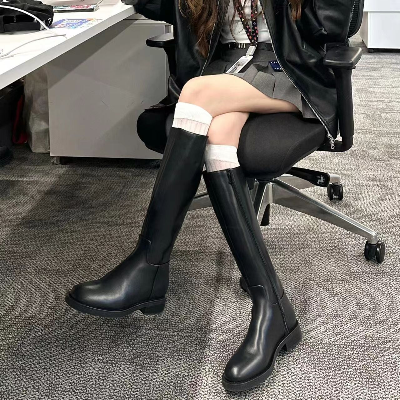 Rund tå med dragkedja i sidan, fleecefodrade långa bikerstövlar för dam, höst och vinter