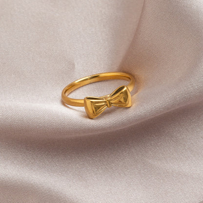 Japansk och koreansk design med utsökt rosett i 18K guld, ny ring