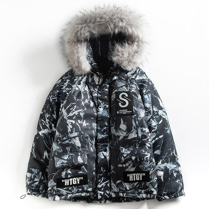 Lös hiphop-modell i blå kamouflagemönster