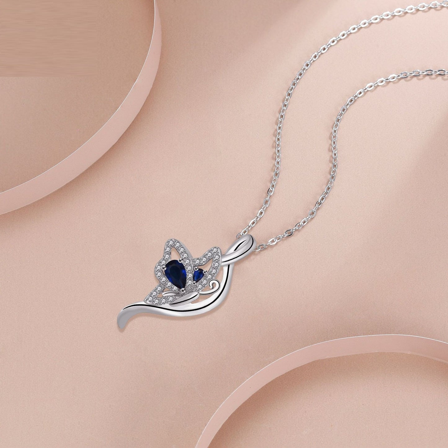 Moderiktigt exklusivt obegränsat fjärilshalsband med kvinnligt temperament