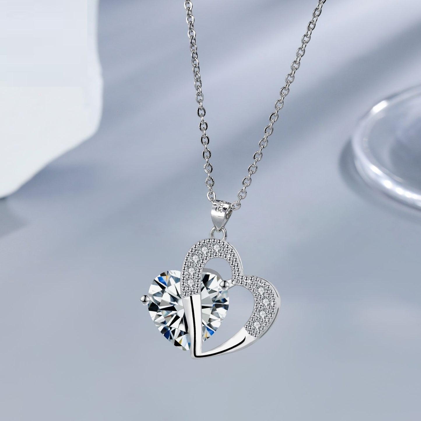 Oregelbundet hjärthalsband för kvinnor, europeisk och amerikansk high fashion-prydnad