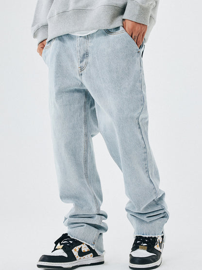 Herrjeans med raka ben och råa kanter i lös passform