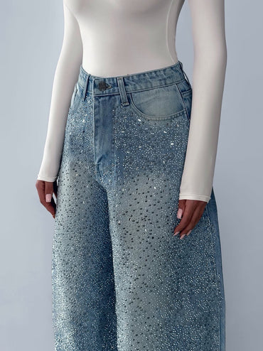 Oregelbundna jeans med strass