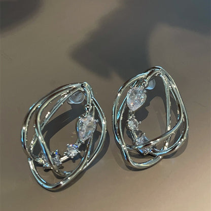 Europeiska och amerikanska nischörhängen med metallisk design, stereo oregelbundna örhängen