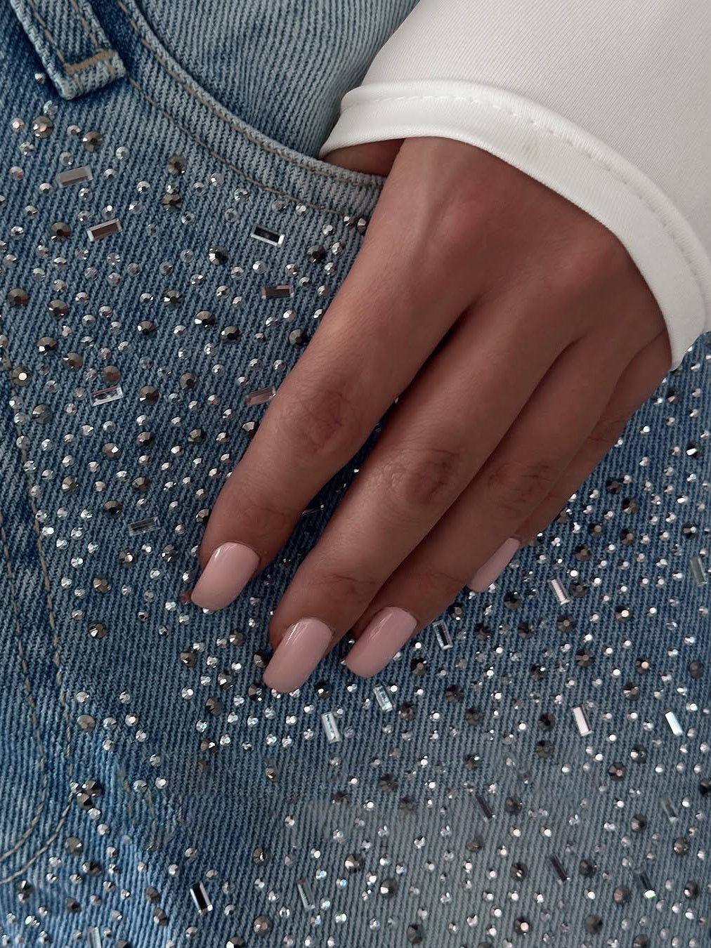 Oregelbundna jeans med strass