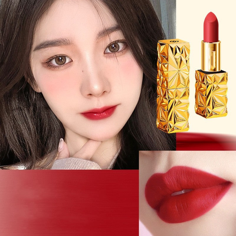 Matt och svårborttagbart sminkläppstift