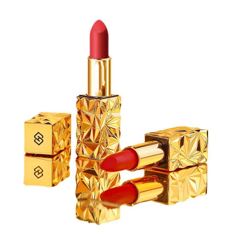 Matt och svårborttagbart sminkläppstift