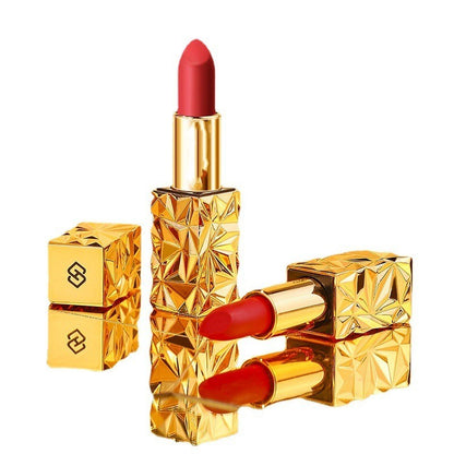 Matt och svårborttagbart sminkläppstift