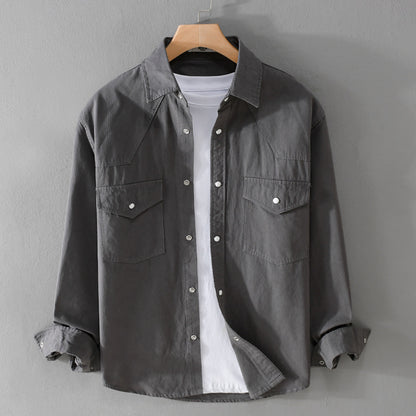 Avslappnad lös herrskjorta i retro-modell i enfärgad