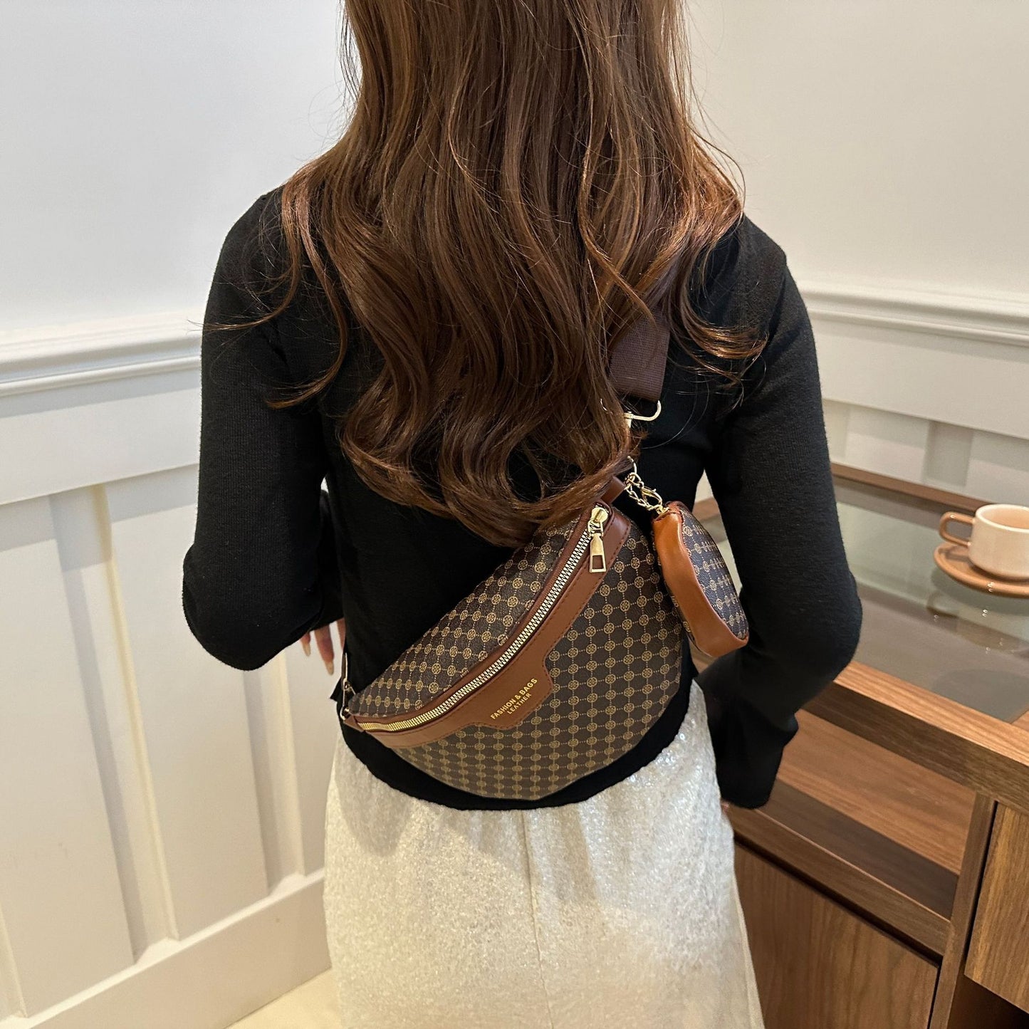 Bärbar crossbody i europeisk och amerikansk stil med personlighet, retrotryck