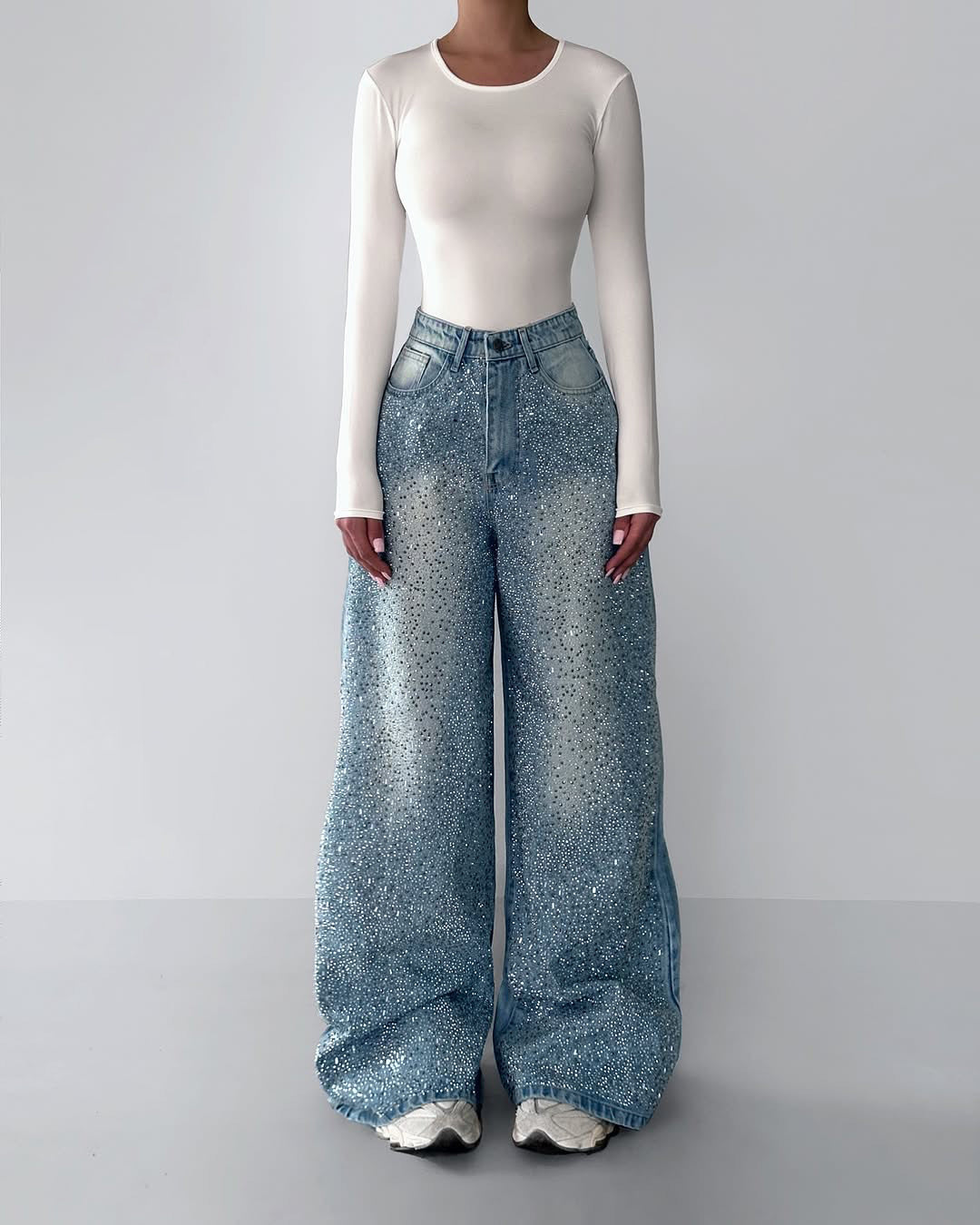 Oregelbundna jeans med strass