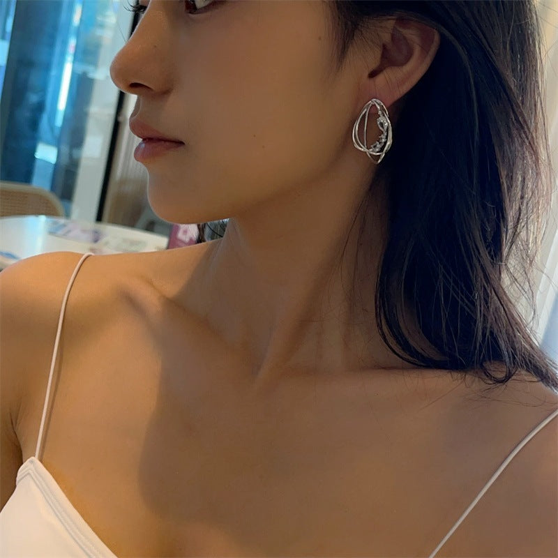 Europeiska och amerikanska nischörhängen med metallisk design, stereo oregelbundna örhängen