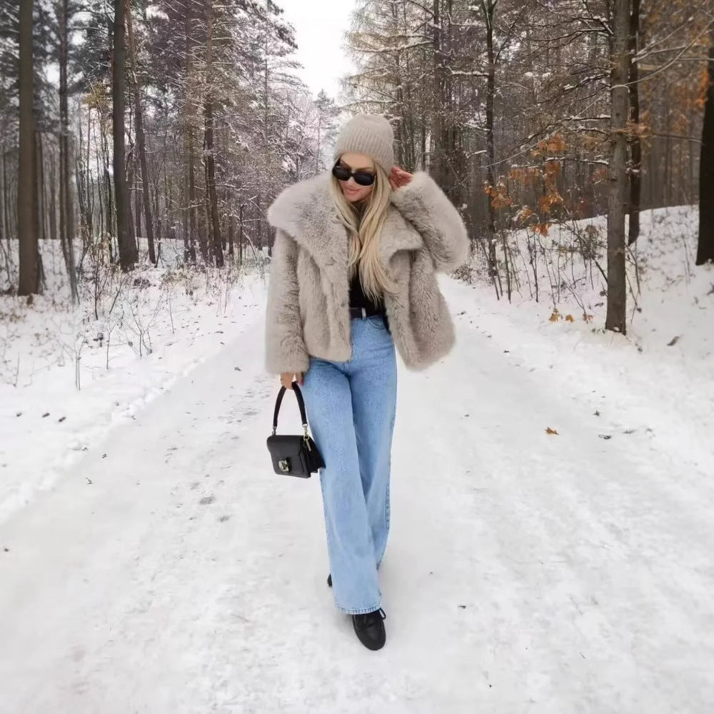 Fluffig jacka i fuskpäls för kvinnor
