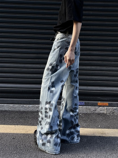 Lätt utsvängda jeans med vida ben, lösa herrbyxor