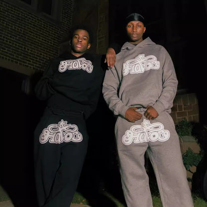 Stilig man enfärgad huvtröja med bokstavstryck