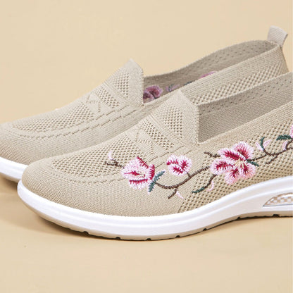 Damskor med andningsfunktion och mjuka sulor, moderiktiga broderier