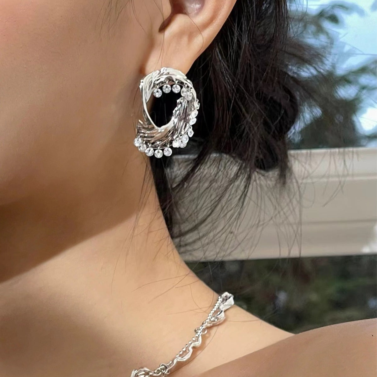 Europeiska och amerikanska nischörhängen med metallisk design, stereo oregelbundna örhängen