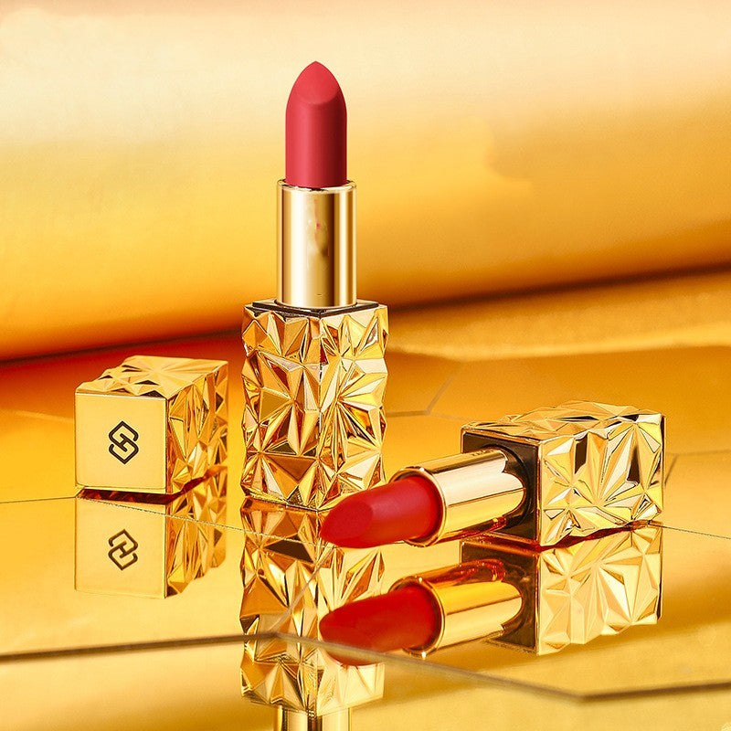 Matt och svårborttagbart sminkläppstift