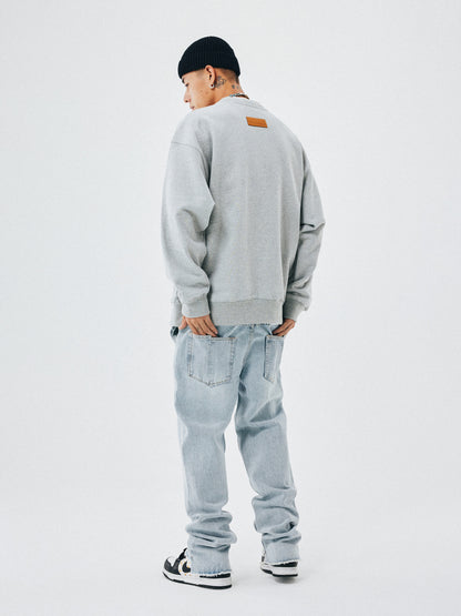 Herrjeans med raka ben och råa kanter i lös passform