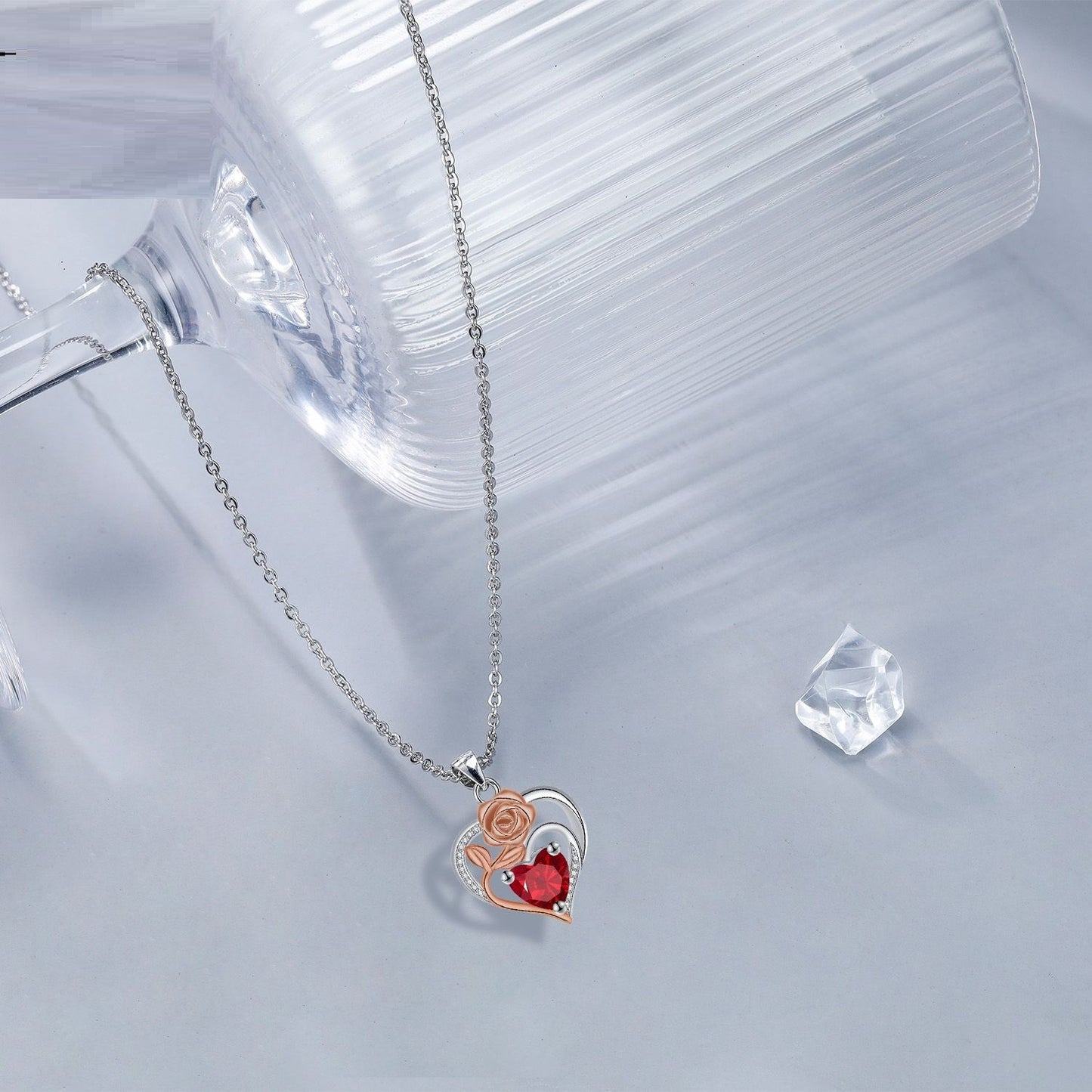 Högkvalitativt roshjärthalsband för kvinnor