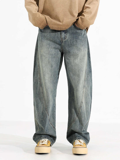 Herrjeans med vida ben och slitna detaljer