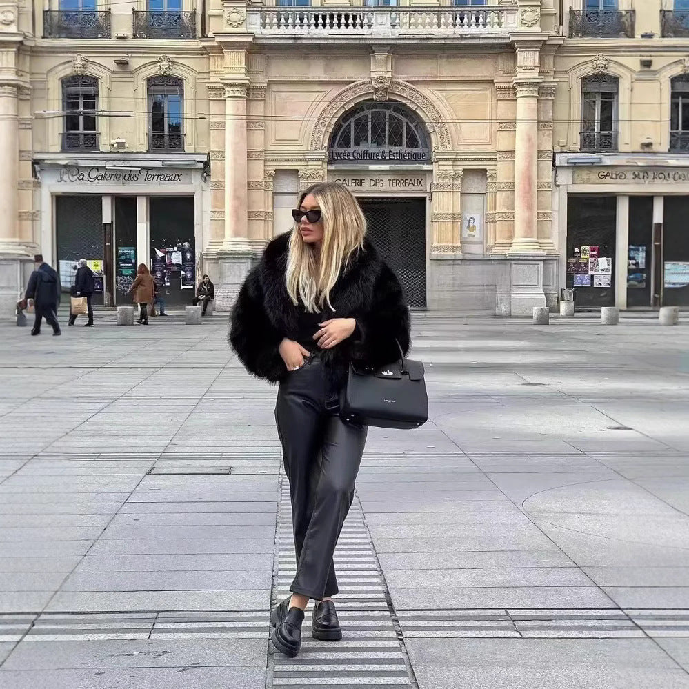 Fluffig jacka i fuskpäls för kvinnor