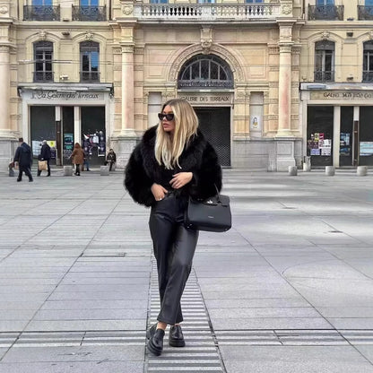 Fluffig jacka i fuskpäls för kvinnor