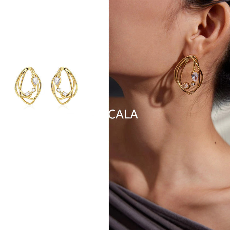 Europeiska och amerikanska nischörhängen med metallisk design, stereo oregelbundna örhängen